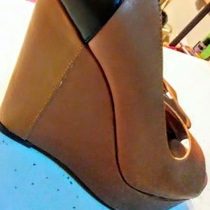 BCBG Paris Wedges LIKE NEW!